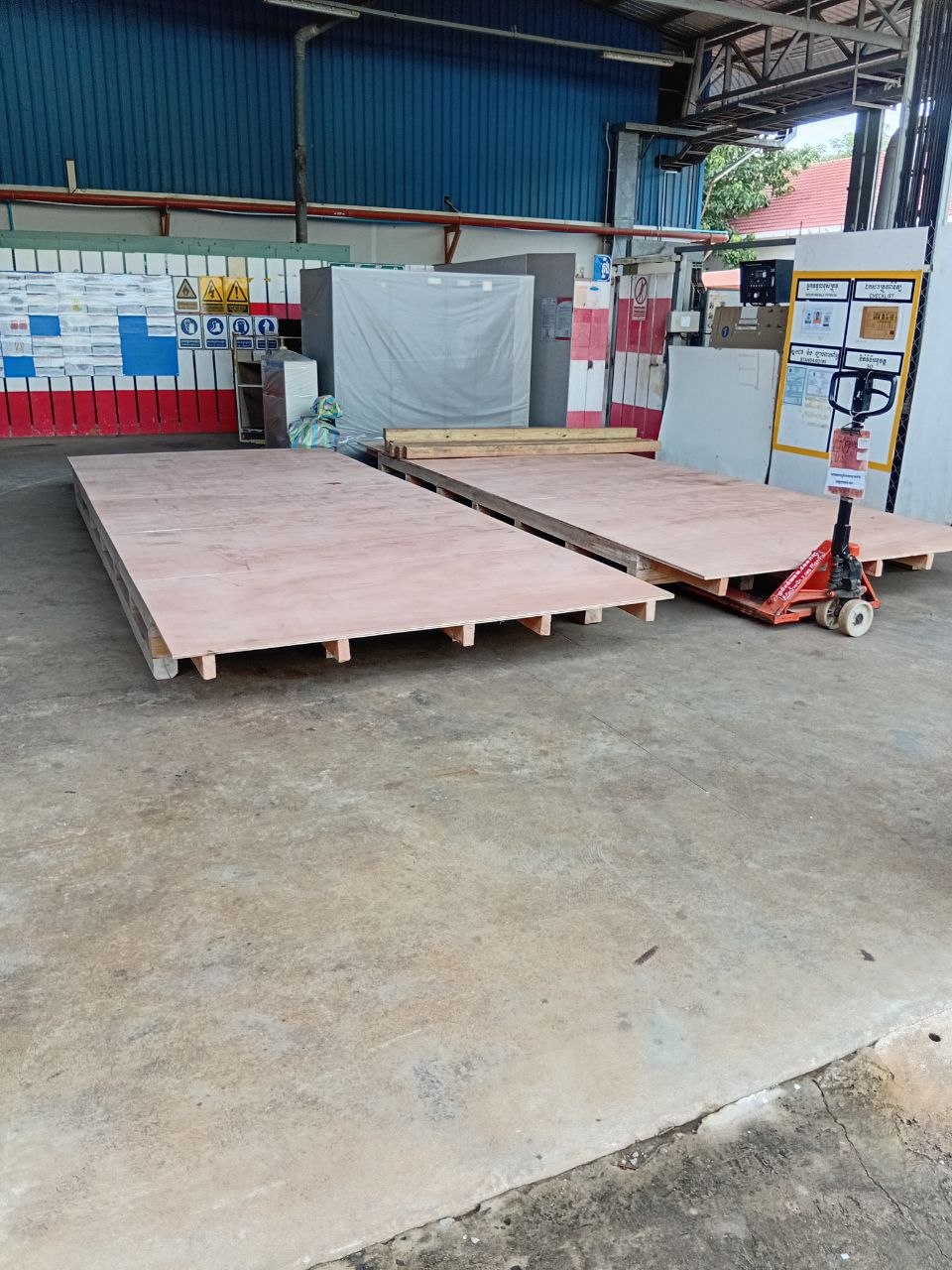 CRATING HEAVY AUTO CUTTING MACHINE